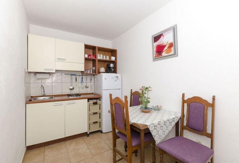 Apartments Dinko