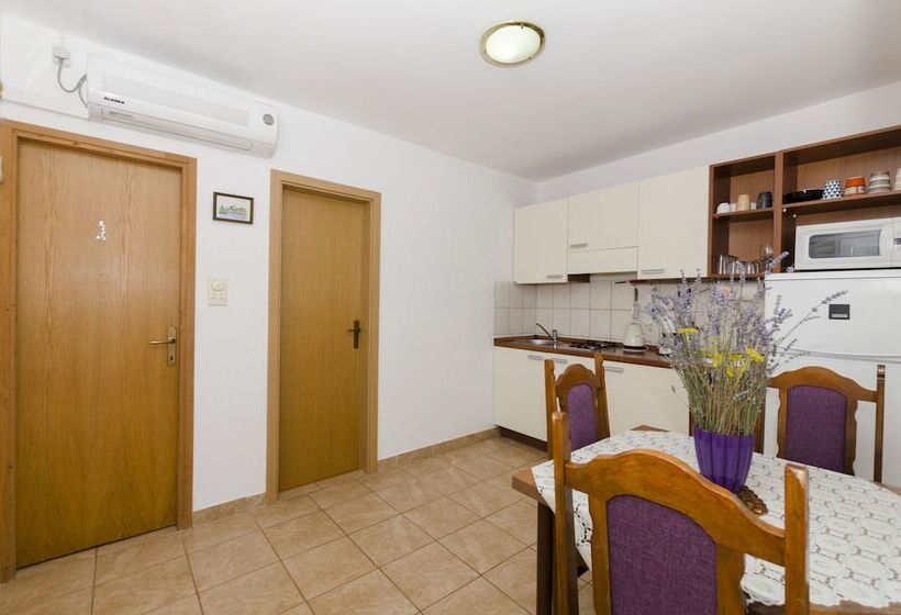 Apartments Dinko
