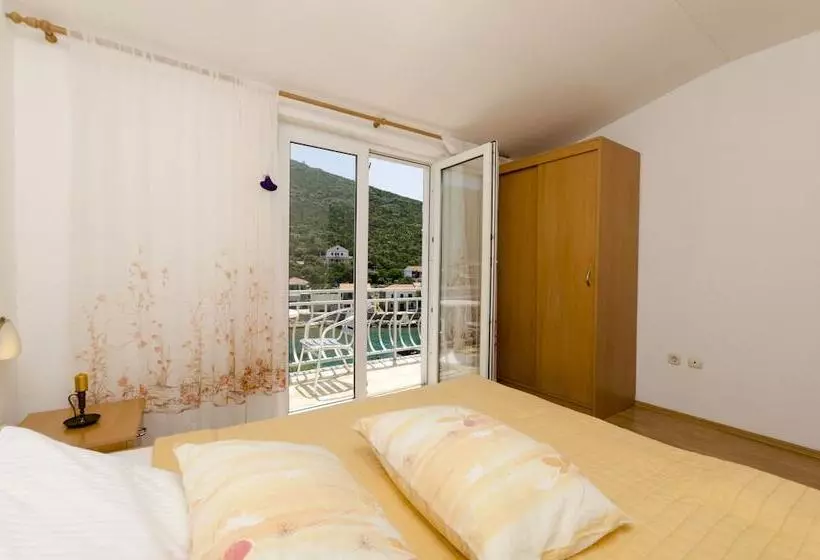 Apartments Dinko