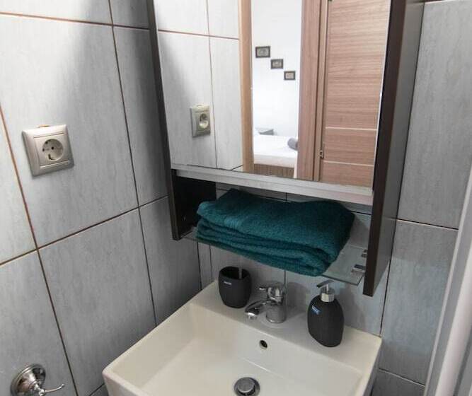 Avra Comfort Rooms  Family