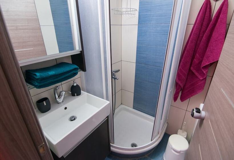 Avra Comfort Rooms  Family