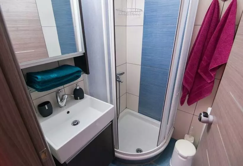 Avra Comfort Rooms  Family