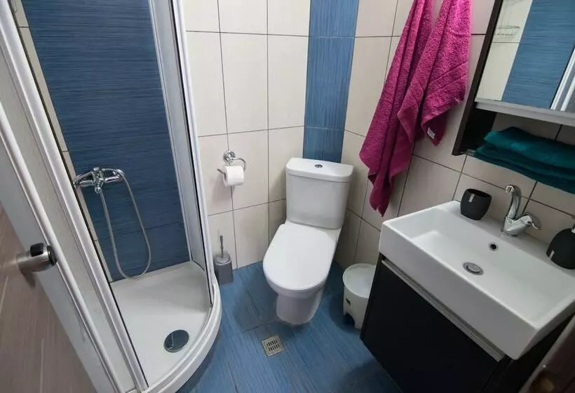 Avra Comfort Rooms  Family