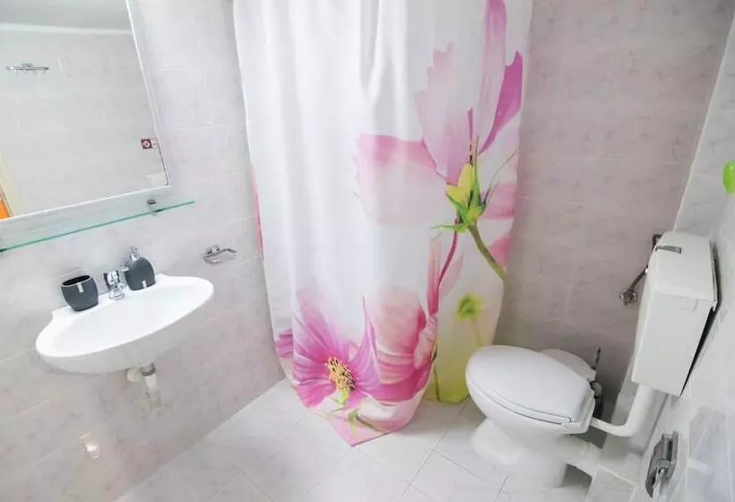 Avra Comfort Rooms  Family