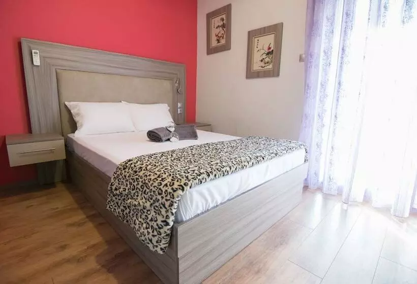 Avra Comfort Rooms  Family