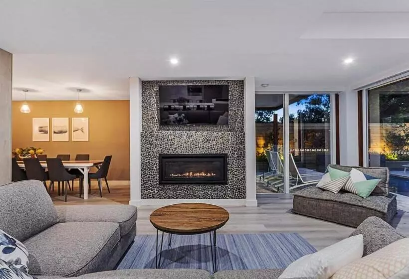 La Luna Shoal Bay 30 Horace St Shoal Bay