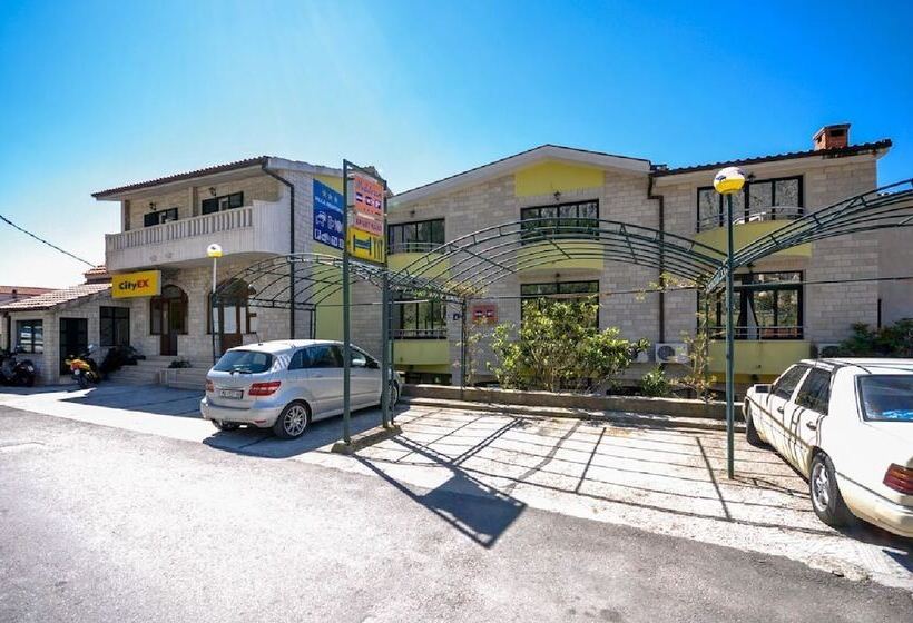 Apartment And Rooms Ivan