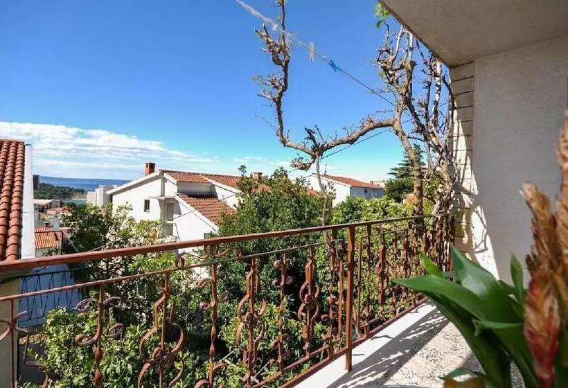 Apartment And Rooms Ivan