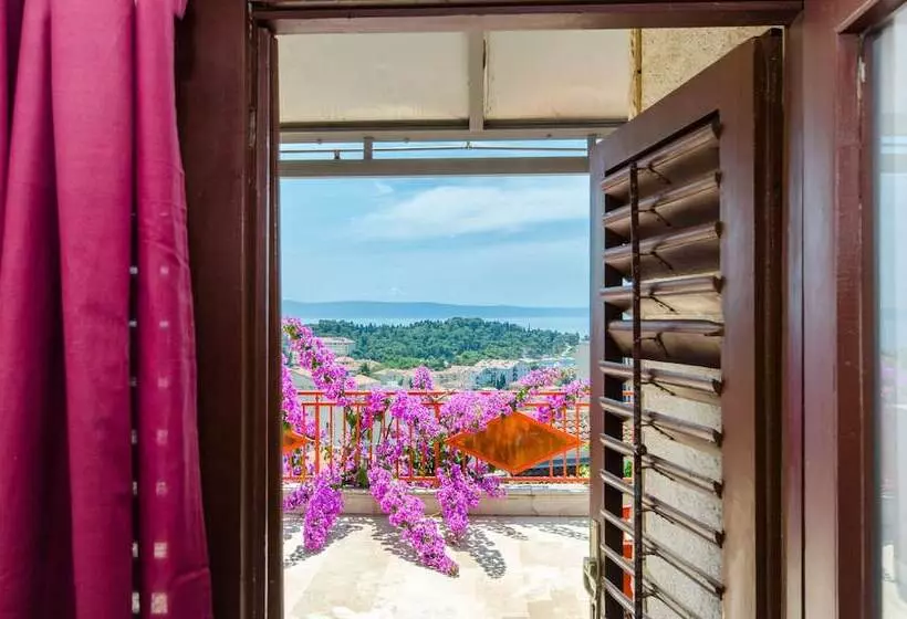 Apartment And Rooms Ivan