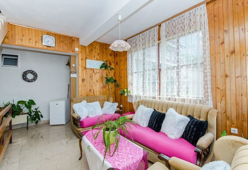 Apartment And Rooms Ivan