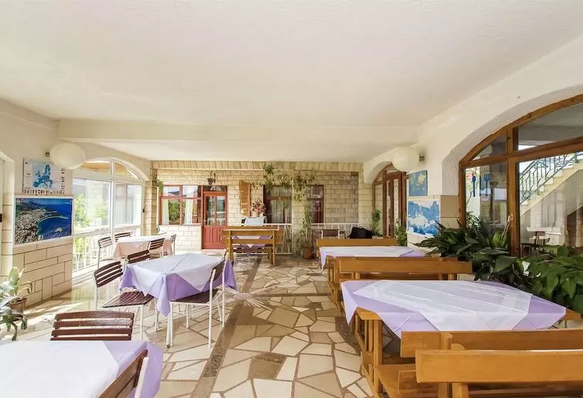 Apartment And Rooms Ivan