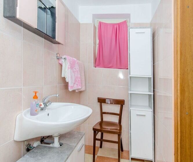 Apartment And Rooms Ivan