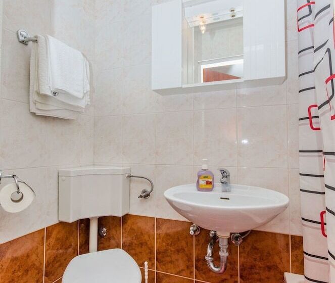 Apartment And Rooms Ivan