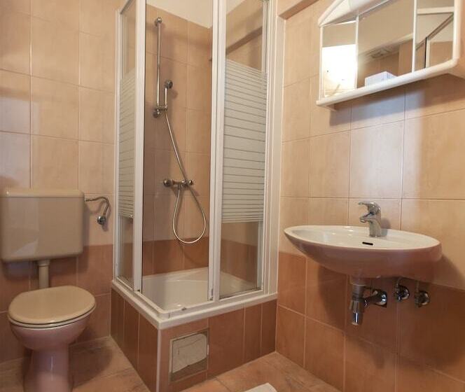 Apartment And Rooms Ivan