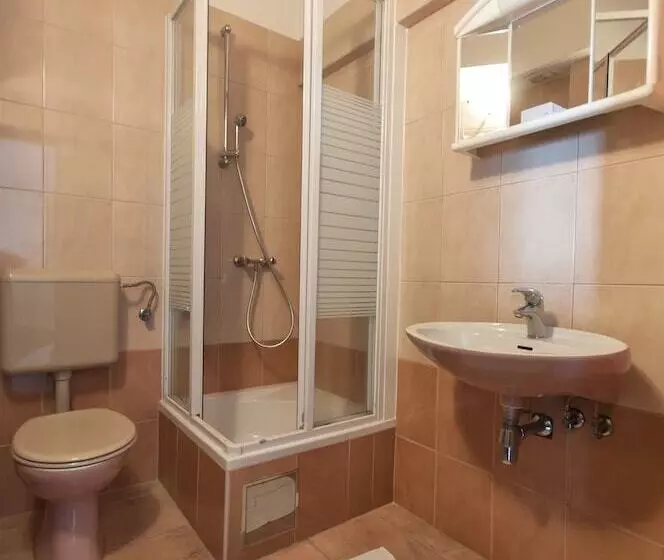 Apartment And Rooms Ivan