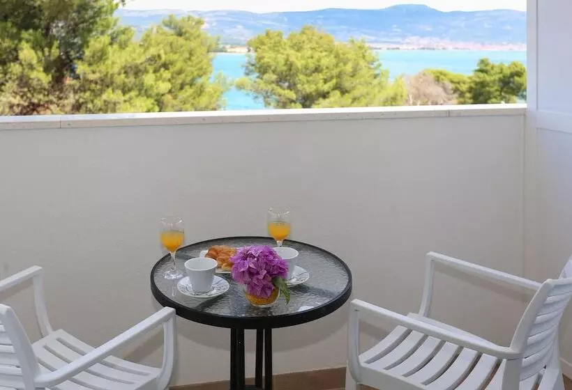 Apartments Villa Niko With Pool