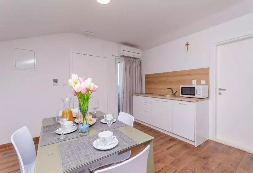 Apartments Villa Niko With Pool