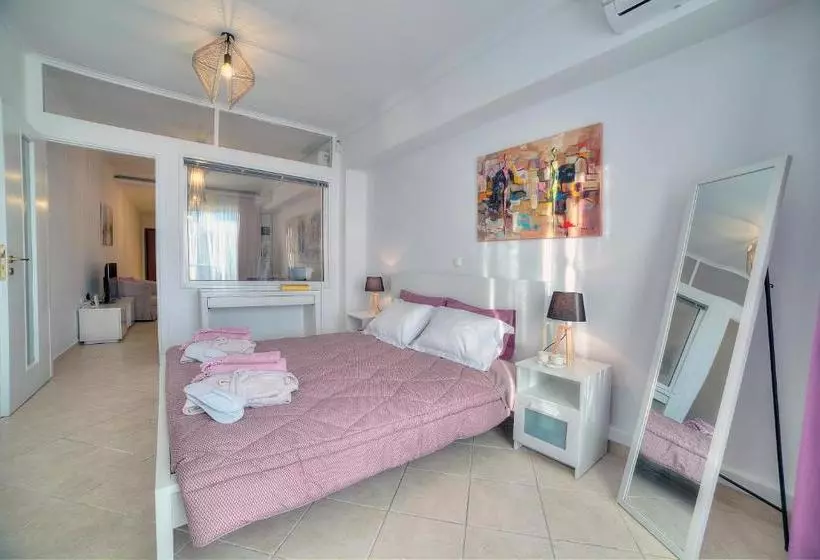 Downtown Glyfada Smart Apartment