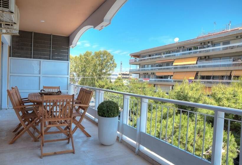 L Apartment Blanc Dans Le Centre De Glyfada