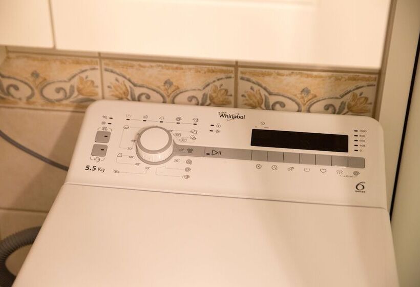 L Apartment Blanc Dans Le Centre De Glyfada