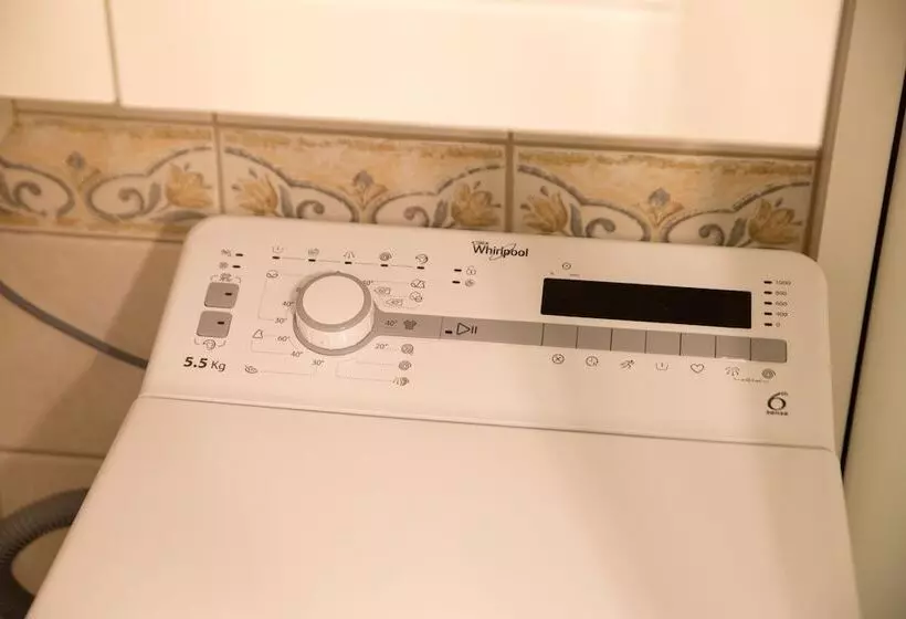 L  Apartment Blanc Dans Le Centre De Glyfada