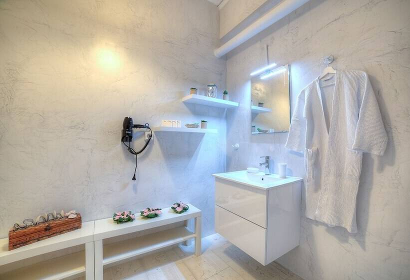 L Apartment Blanc Dans Le Centre De Glyfada