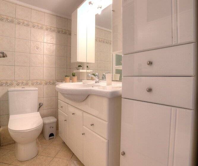 L Apartment Blanc Dans Le Centre De Glyfada