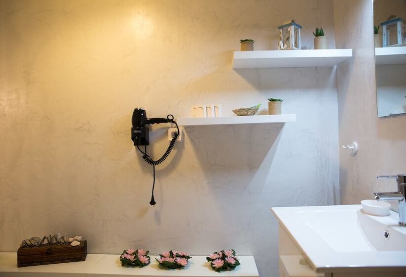 L Apartment Blanc Dans Le Centre De Glyfada