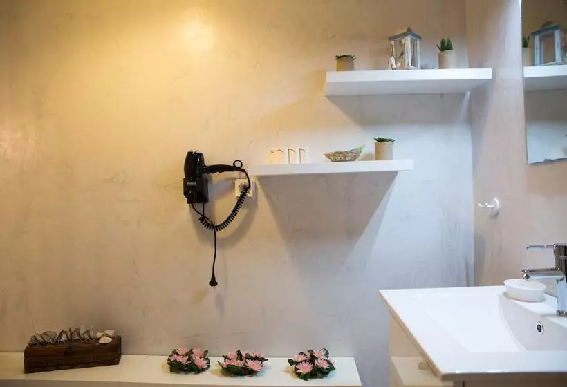 L  Apartment Blanc Dans Le Centre De Glyfada