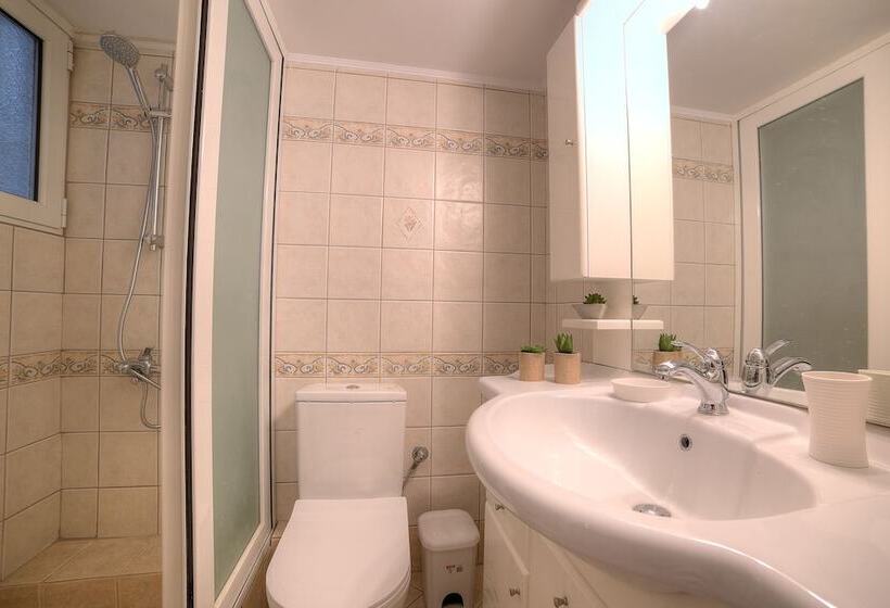 L Apartment Blanc Dans Le Centre De Glyfada