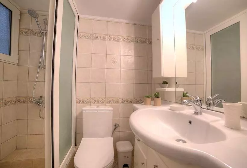 L  Apartment Blanc Dans Le Centre De Glyfada