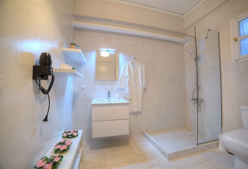 L Apartment Blanc Dans Le Centre De Glyfada