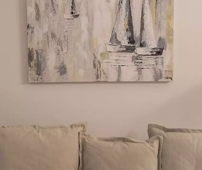 L  Apartment Blanc Dans Le Centre De Glyfada