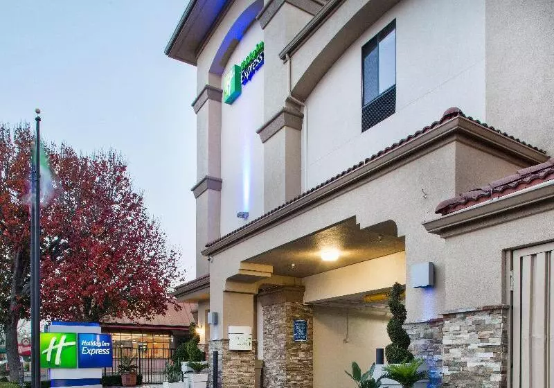 فندق Atherton Park Inn And Suites