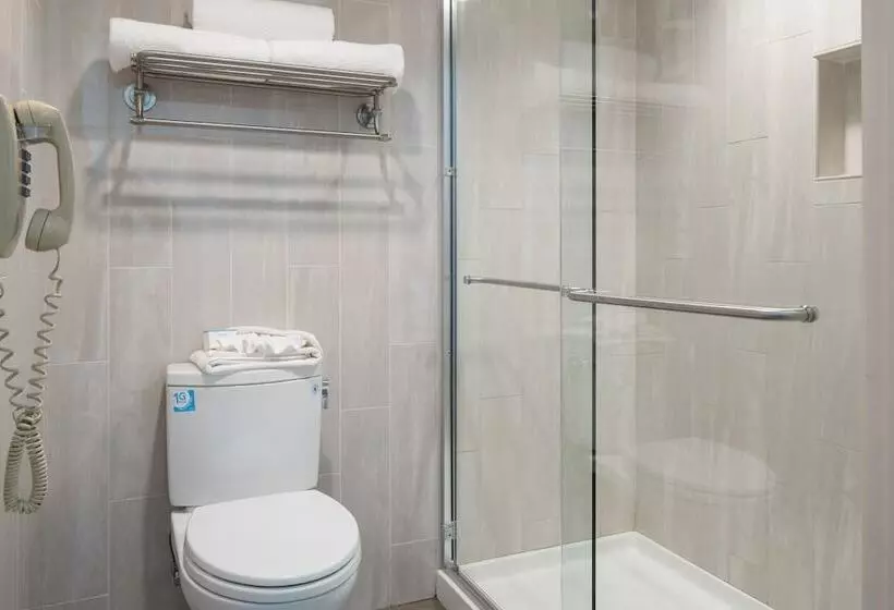 فندق Atherton Park Inn And Suites