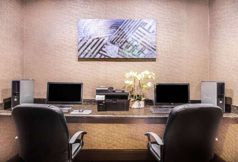 فندق Baymont By Wyndham Dallas/ Love Field