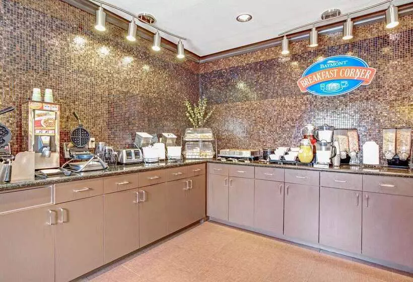 Отель Baymont By Wyndham Dallas/ Love Field