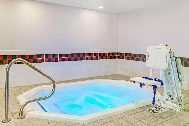 Отель Baymont By Wyndham Dallas/ Love Field