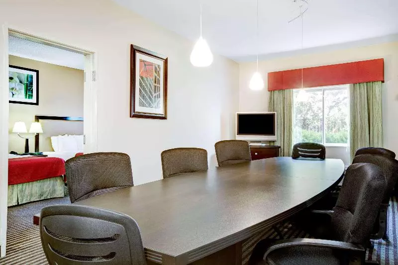 Отель Baymont By Wyndham Dallas/ Love Field