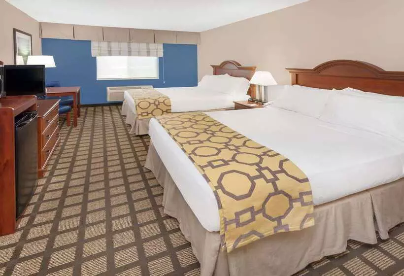 هتل Baymont By Wyndham Galesburg