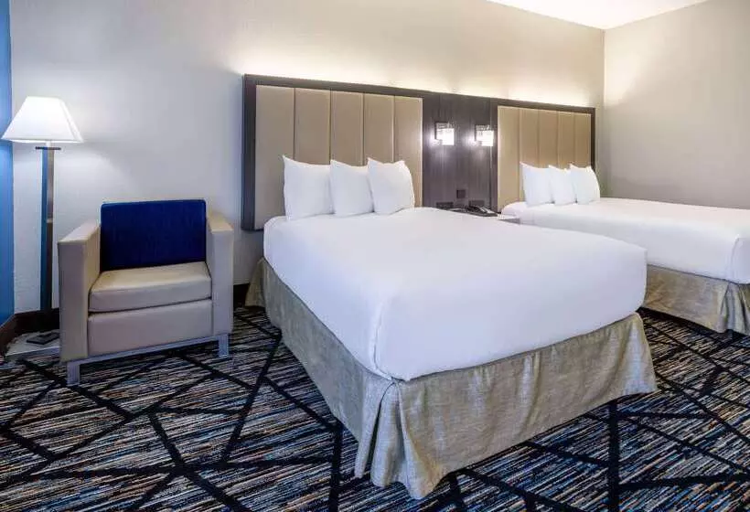 فندق Baymont By Wyndham Lavergne