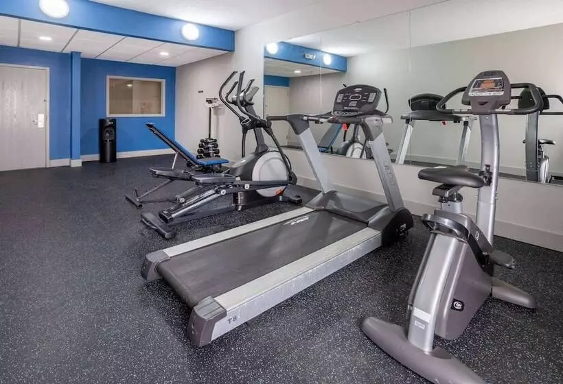 فندق Baymont By Wyndham Lavergne