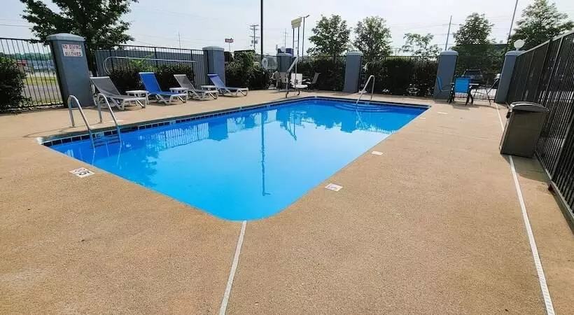 فندق Baymont By Wyndham Lavergne