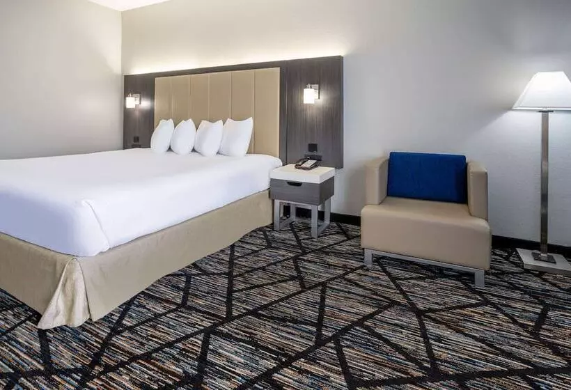 فندق Baymont By Wyndham Lavergne