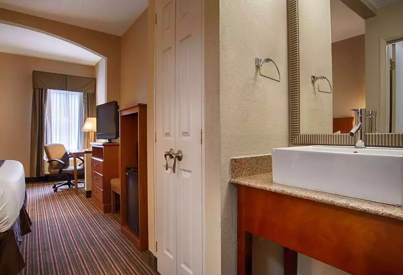 هتل Best Western Plus Edison Inn