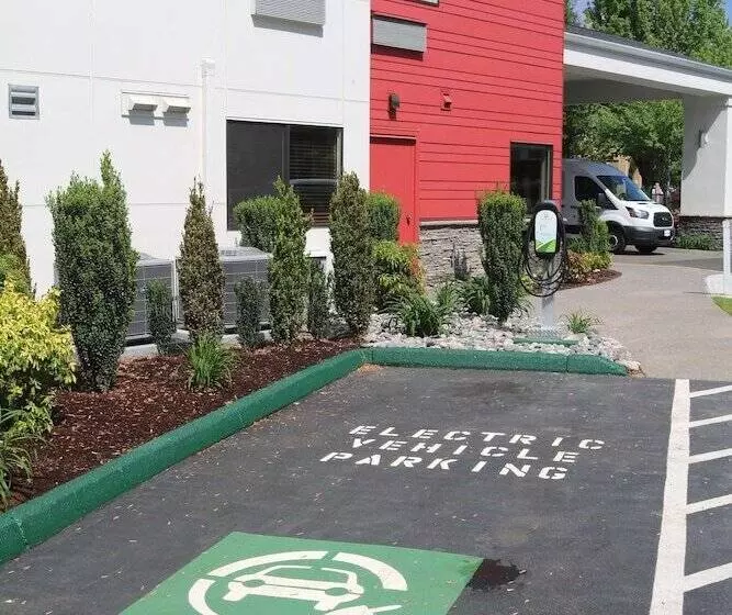 Best Western Plus Portland Airport Hotel & Suites