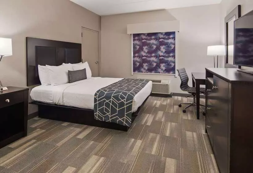 Отель Best Western Plus Wilkes Barrescranton Airport