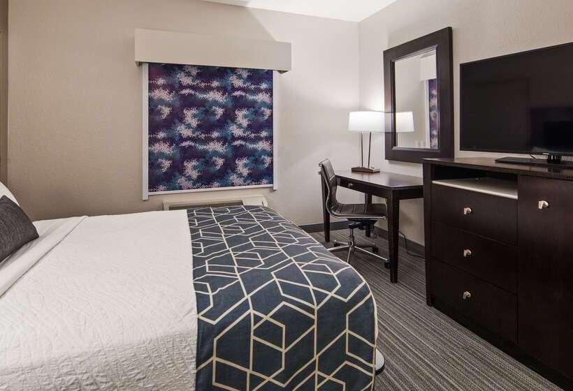 Отель Best Western Plus Wilkes Barrescranton Airport