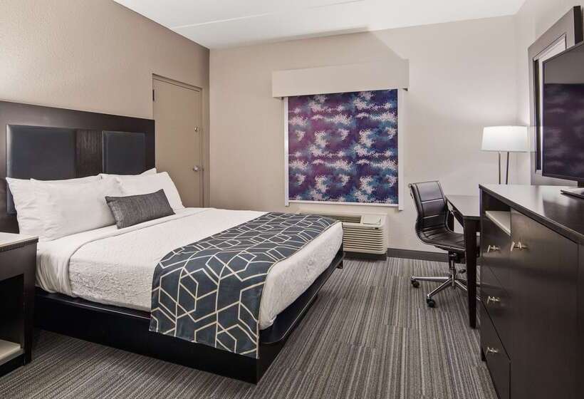 Отель Best Western Plus Wilkes Barrescranton Airport