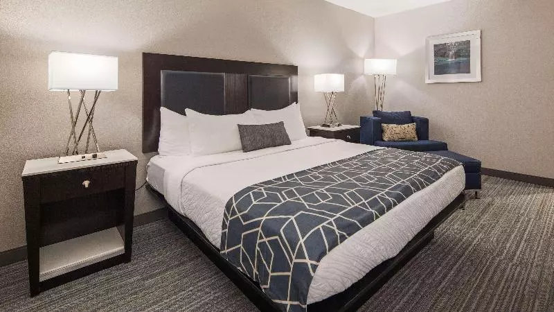 Отель Best Western Plus Wilkes Barrescranton Airport